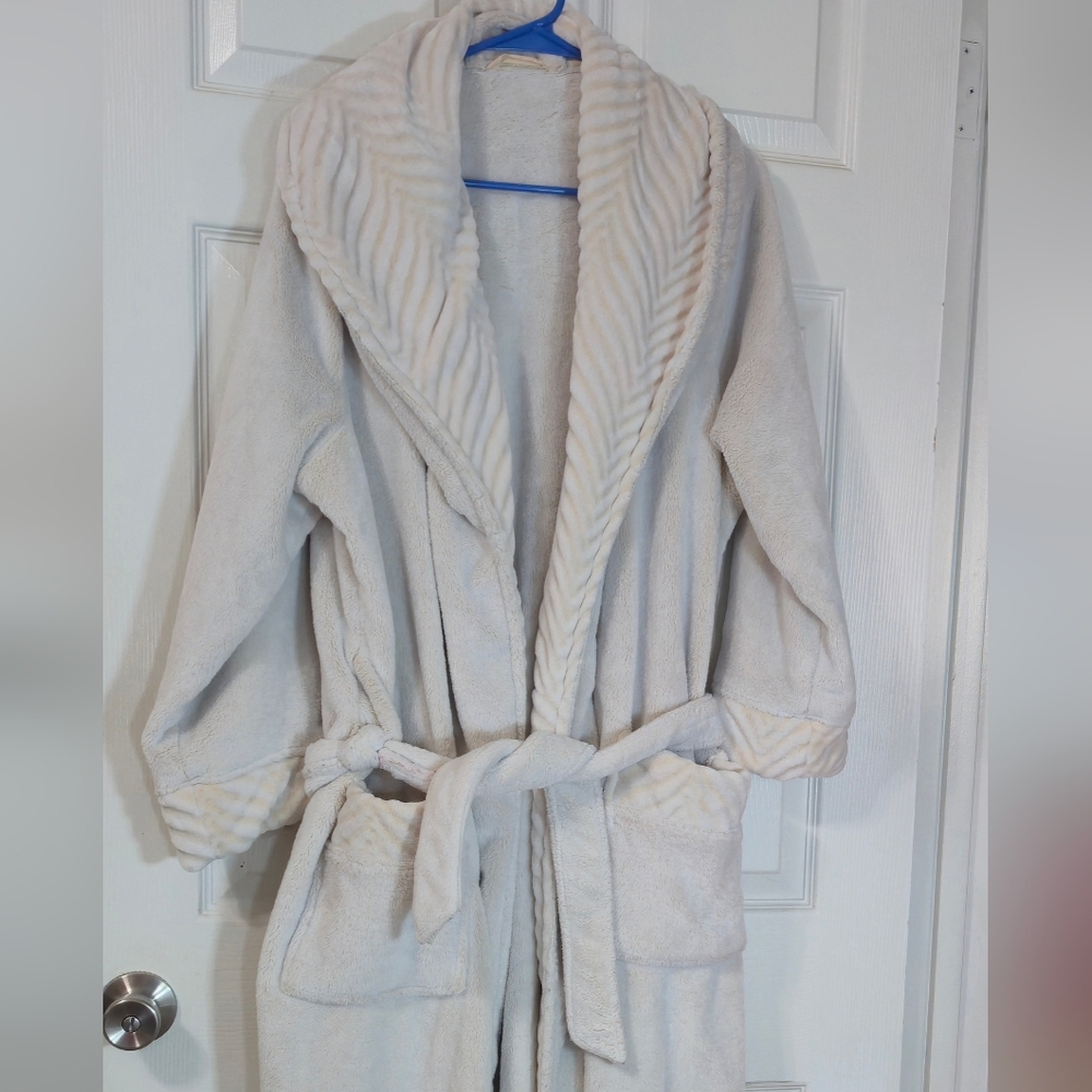 Soft Surroundings Plush Cozy Warm Cream Robe - Picture 2 of 8
